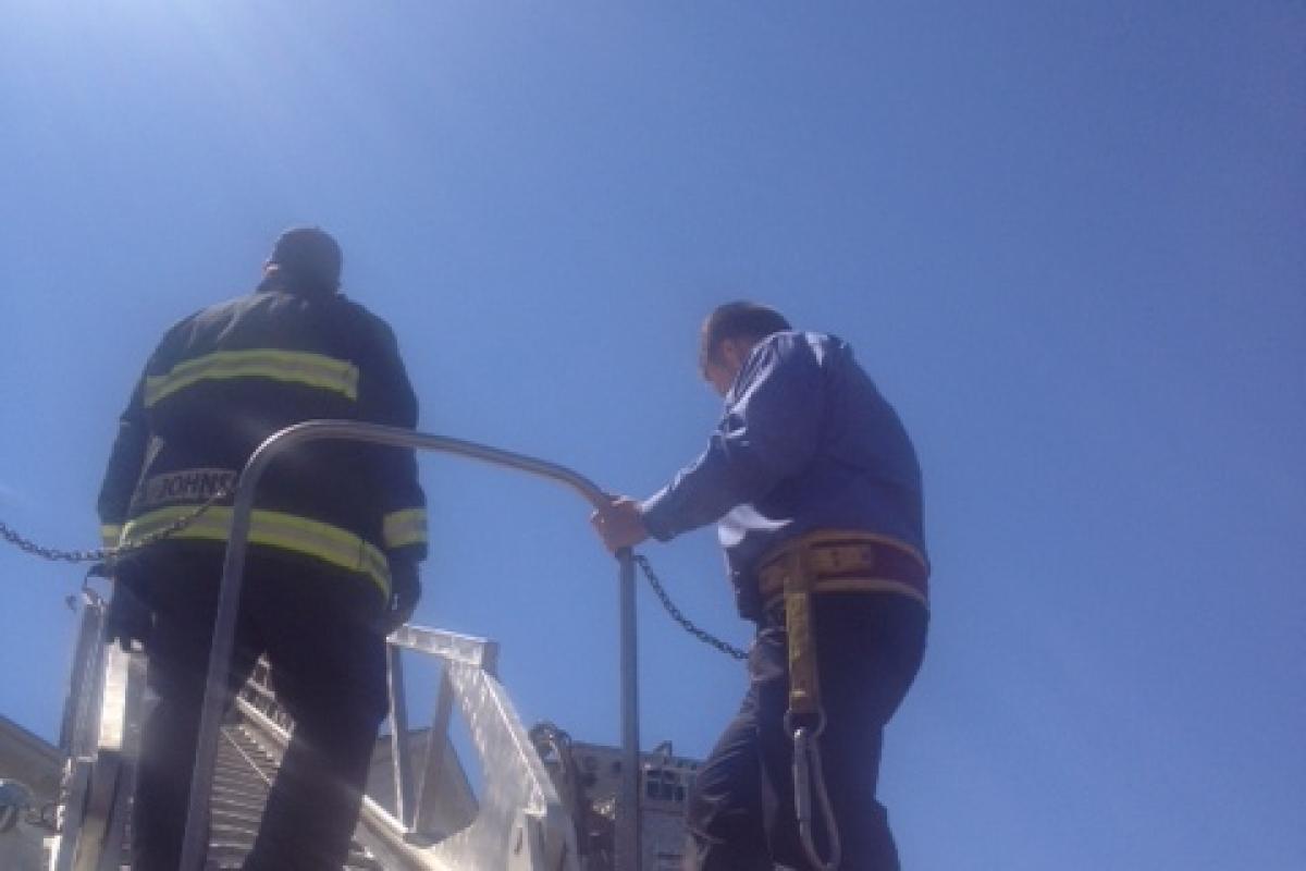 Town Hall cupola inspected with the help of the Hanover FD (4/10/14 Photo 15).