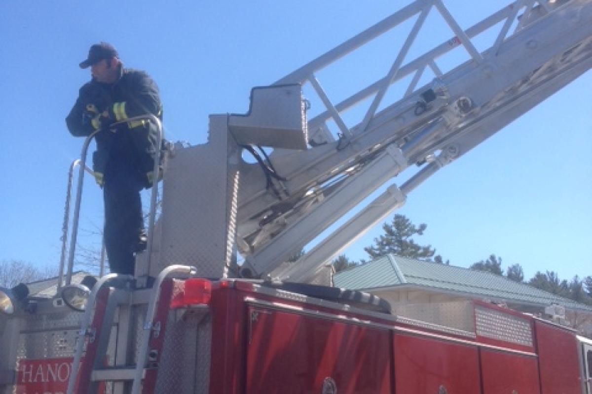 Town Hall cupola inspected with the help of the Hanover FD (4/10/14 Photo 17).