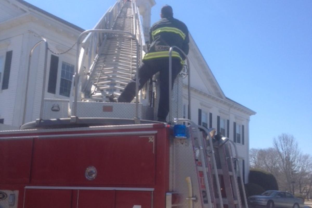 Town Hall cupola inspected with the help of the Hanover FD (4/10/14 Photo 20).